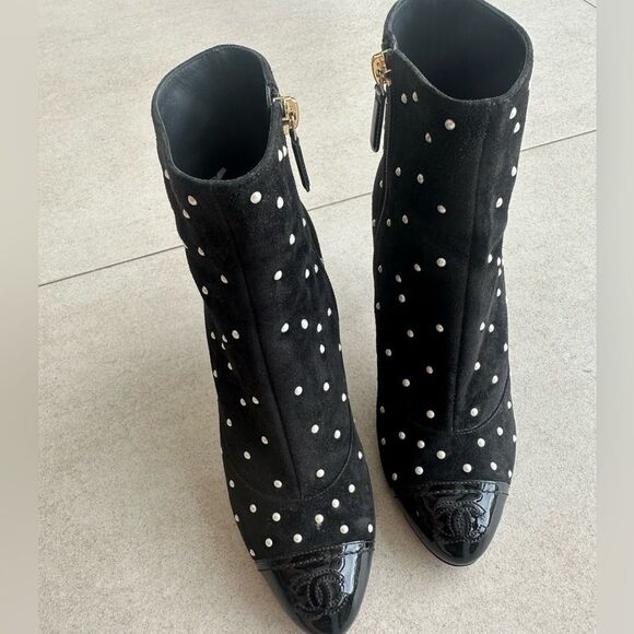 Chanel 2018 Pearl Embellished Suade Cap Toe Ankle Booties Size 36.5 - Picture 3 of 14